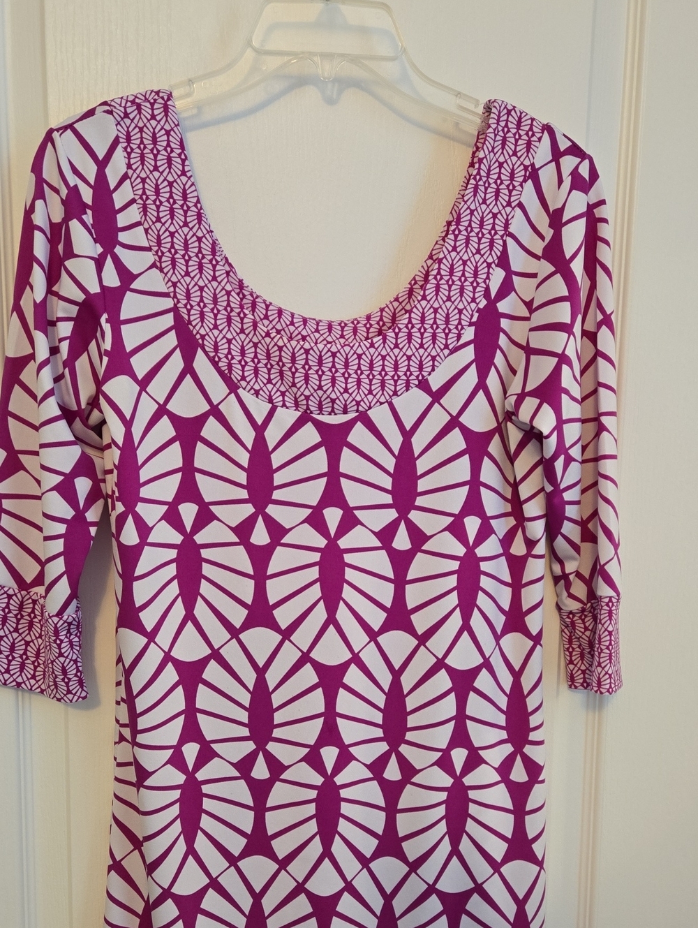 Tracy Negoshian Purple and White Geometric Scoop Neck Top
